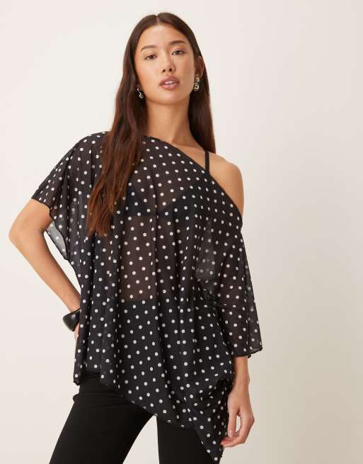 ASOS DESIGN - Top taglio lungo ed extra largo stile mantella in rete trasparente nero a pois con spalle scoperte