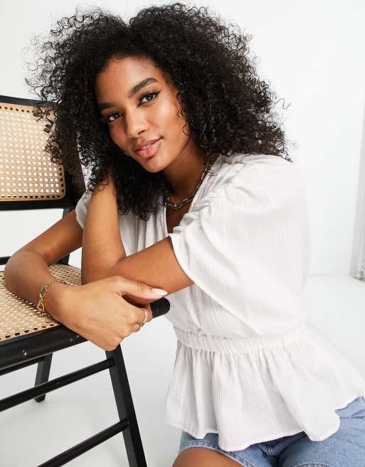 ASOS DESIGN Top textur avec d collet plongeant et taille lastique Blanc