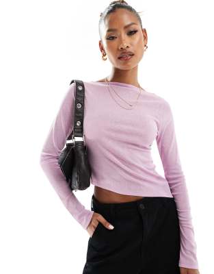 ASOS DESIGN - Top transparent à manches longues et ourlet asymétrique - Rose