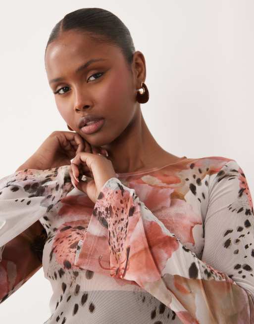 ASOS DESIGN - Top transparente de manga larga acampanada con estampado de flores y manchas de malla, 3 de 4