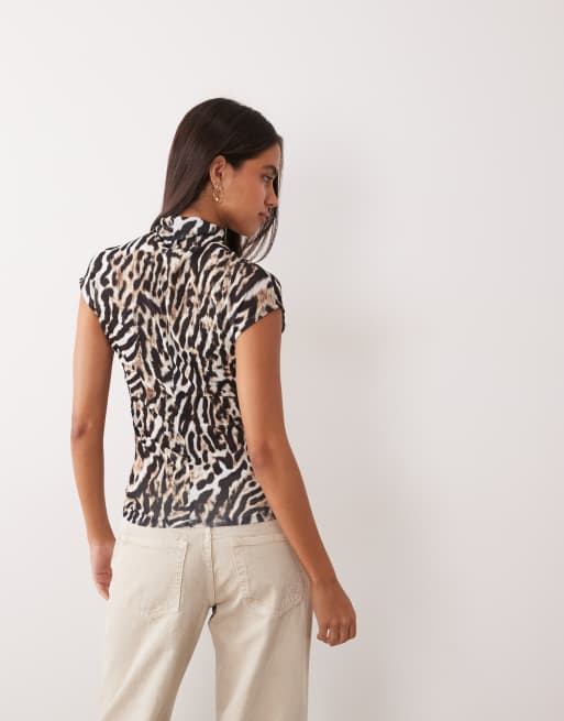 ASOS DESIGN top trasparente a maniche corte con collo alto e dettagli con cuciture, stampa leopardata bianca, 4 di 4