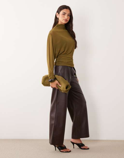 ASOS DESIGN top trasparente con maniche a pipistrello, collo alto e maniche arricciate color oliva, 2 di 4