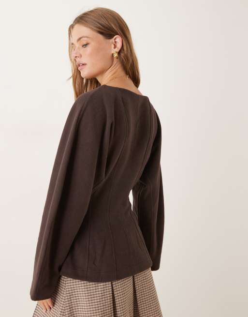 ASOS DESIGN - Top ultra-doux à manches longues et encolure bateau avec surpiqûres - Chocolat, 4 de 4