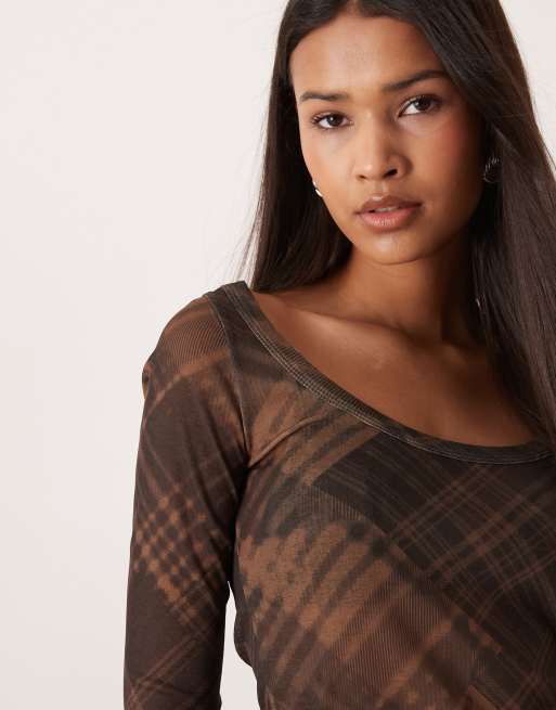 ASOS DESIGN - Top van doorzichtig mesh met lage ronde hals in bruin, 4 van 4