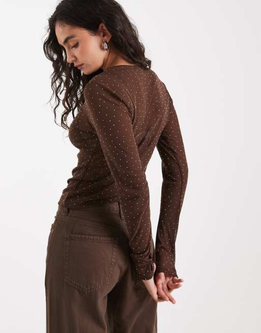 ASOS DESIGN - Top van getextureerde mesh met lange mouwen en siersteentjes in chocoladebruin, 4 van 4