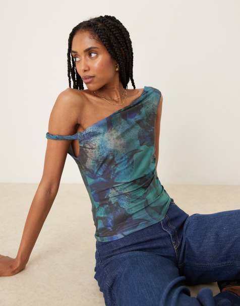 ASOS DESIGN - Top van gladde stof met gedraaid bandje en blote schouders in blauwe bloemenprint, deel van co-ord set - view 1