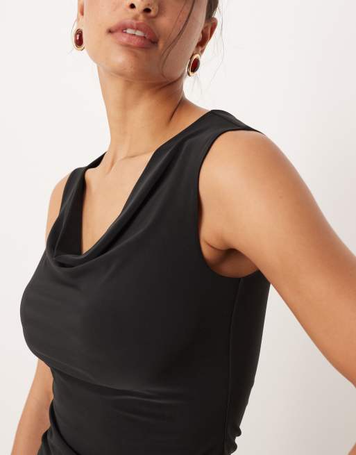 ASOS DESIGN - Top van gladde stof met gedrapeerde halslijn in zwart, 2 van 4