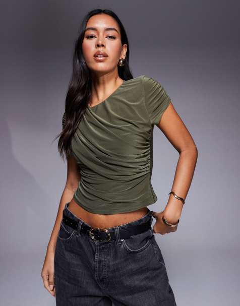 ASOS DESIGN - Top van gladde stof met korte mouwen en gedrapeerde voorkant in donker olijfgroen - view 1