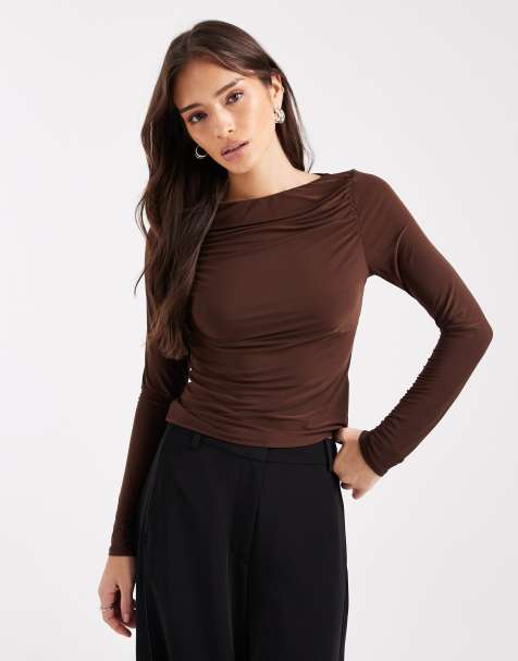 ASOS DESIGN - Top van gladde stof met lange mouwen en gerimpelde boothals in chocoladebruin - view 1