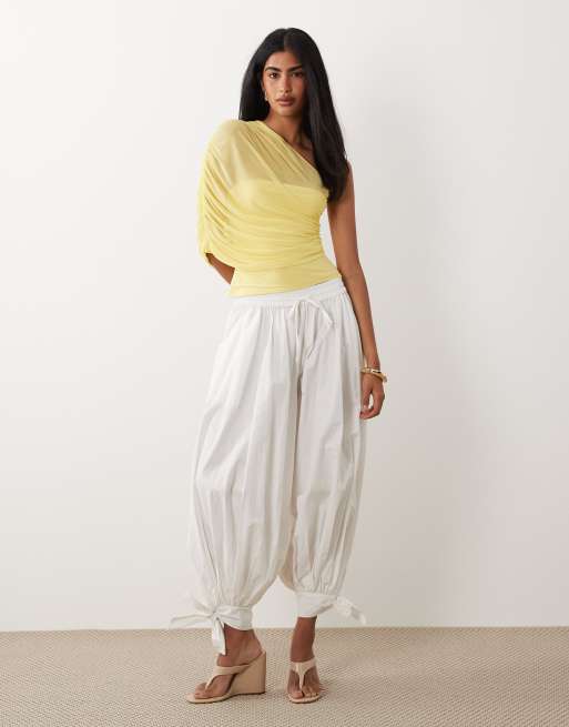 ASOS DESIGN - Top van mesh met blote schouder en rimpeleffect in geel, 3 van 4