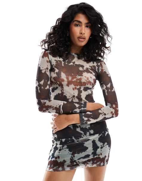 ASOS DESIGN - Top van mesh met boothals en koeienprint in bruin - view 1