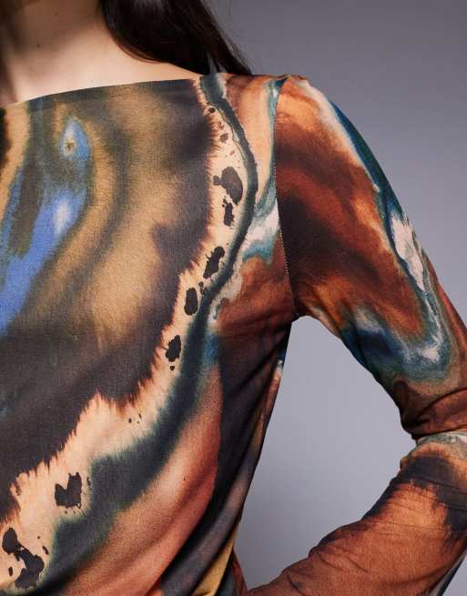 ASOS DESIGN - Top van mesh met boothals en uitlopende mouwen in marmerprint, 3 van 4