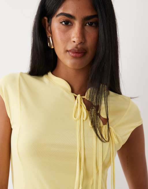 ASOS DESIGN - Top van mesh met kapmouwtjes en strikdetail in geel, 3 van 4