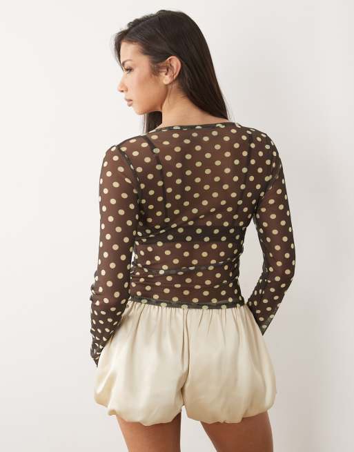 ASOS DESIGN - Top van mesh met lange mouwen en stippenprint in bruin, 2 van 4