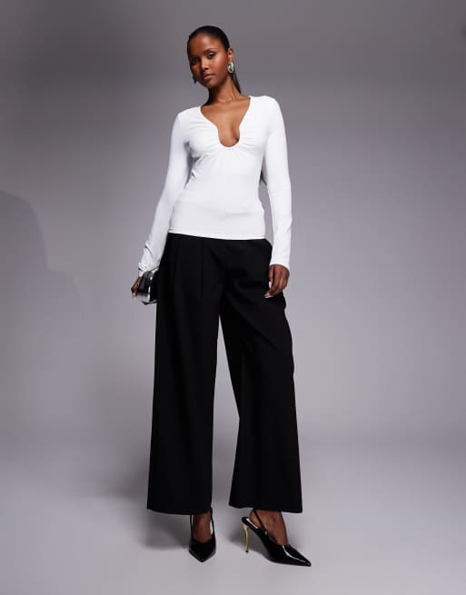 ASOS DESIGN - Top van polyamide met lange mouwen, U-afwerking en lage ronde hals in wit, 2 van 4