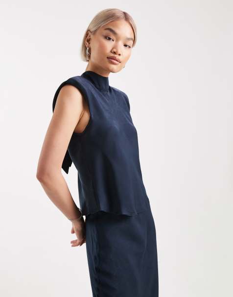 ASOS DESIGN - Top van satijn met gestrikte hals in marineblauw, deel van co-ord set - view 1