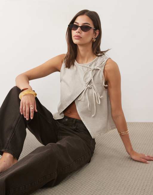 ASOS DESIGN - Top vaquero color topo cruzado en la parte delantera, 2 de 4