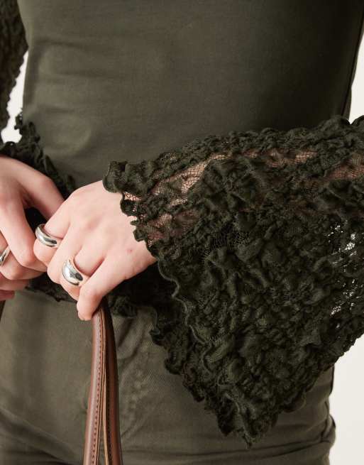 ASOS DESIGN - Top verde bosco con scollo a barchetta, maniche svasate e design misto, 3 di 4