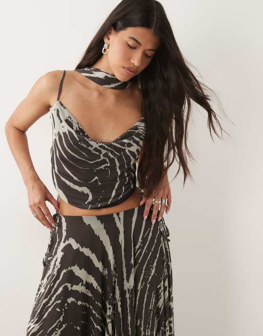 ASOS DESIGN – Zestaw w paski zebry: top z drapowanym dekoltem i asymetryczna spódnica maxi, 3 z 3