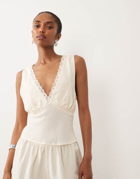 ASOS DESIGN – Top z domieszką lnu z dekoltem halter i koronkowym wykończeniem w kolorze kości słoniowej - view 1