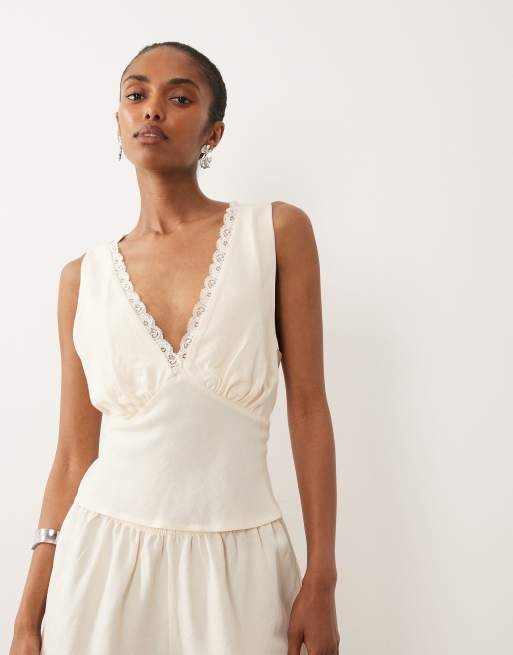 ASOS DESIGN – Zestaw z domieszką lnu w kolorze kości słoniowej z topem z dekoltem halter i koronką, 2 z 3