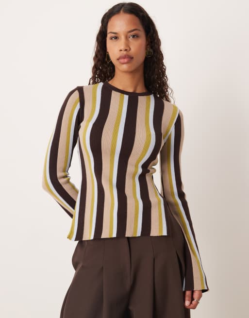 ASOS DESIGN – Top z dzianiny o delikatnym splocie z rozkloszowanymi rękawami w oliwkowe paski