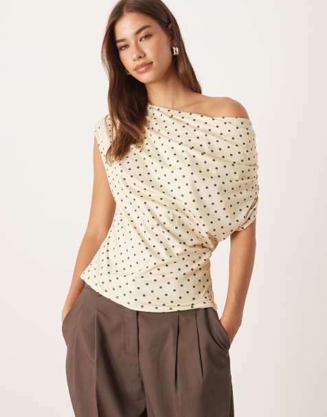 ASOS DESIGN – Top z krótkimi rękawami i drapowanym dekoltem w groszki - view 1