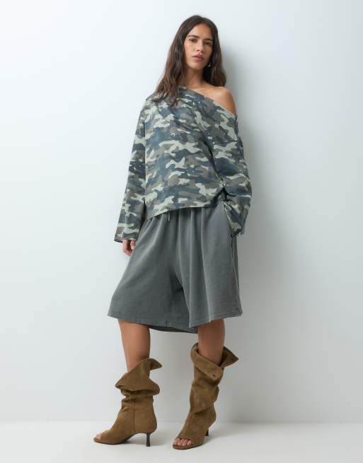 ASOS DESIGN top z odsłoniętymi ramionami w kamuflażowy wzór, 3 z 4