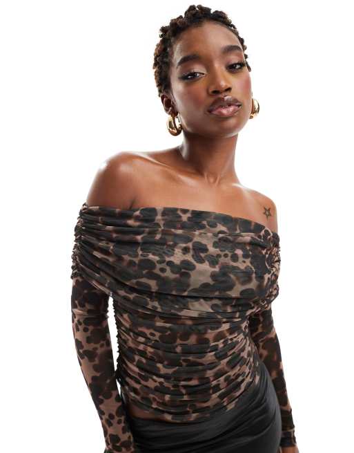ASOS DESIGN – Top z siateczki z długimi rękawami i dekoltem bardot w panterkę