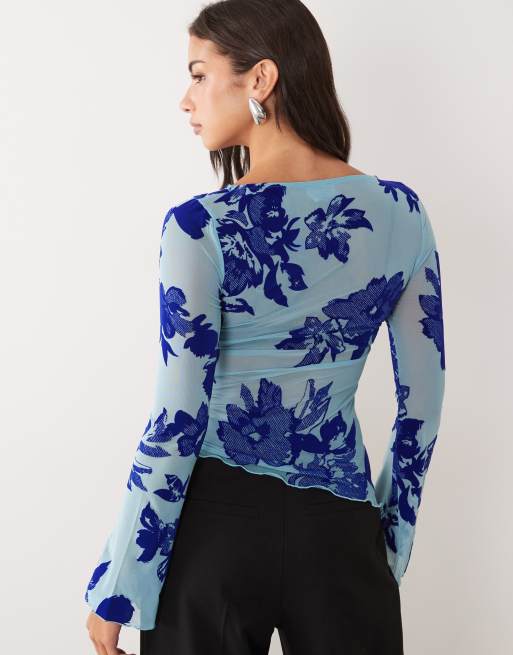 ASOS DESIGN topp i flockad mesh med dragsko och trumpetärm i blått, 4 av 4
