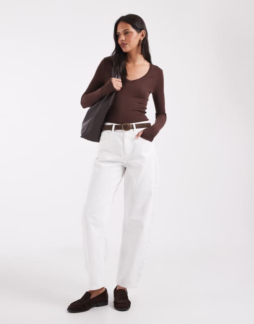 ASOS DESIGN topp i lyocellmix med v-ringning och långa ärmar i chokladbrun, 2 av 4
