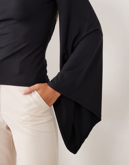 ASOS DESIGN topp med hög krage och öppen rygg i svart, 3 av 4