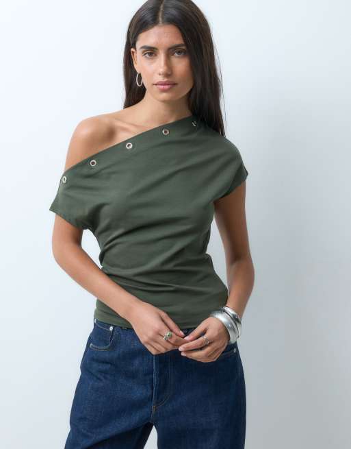 ASOS DESIGN topp med öljettdetalj och bara axlar i khaki, 3 av 4