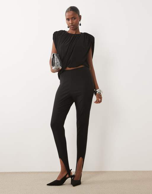 ASOS DESIGN topp med rynkad vaddering och asymmetrisk draperad front i svart, 2 av 4