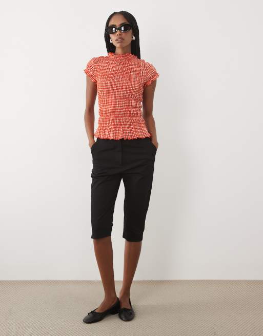 ASOS DESIGN topp med smock och korta ärmar i röd ginghamrutig print, 3 av 4