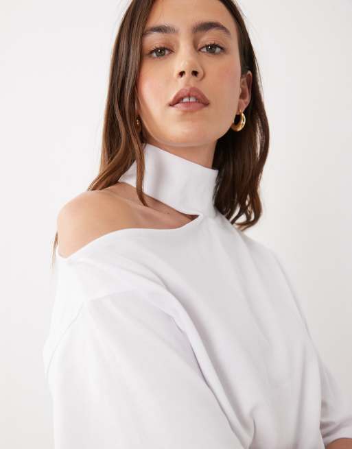 ASOS DESIGN topp med ståkrage och utskurna axlar i vitt, 3 av 4
