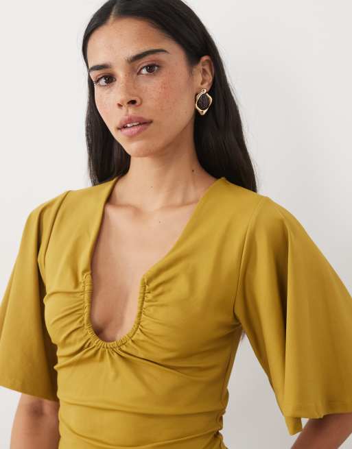 ASOS DESIGN topp med U-formad bygel och utsvängda ärmar i oliv, 2 av 4
