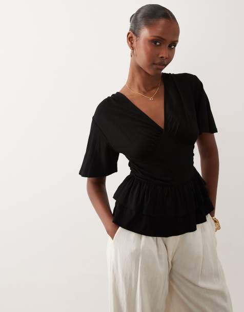 ASOS DESIGN topp med v-ringning och volang i peplumfåll i svart - view 1