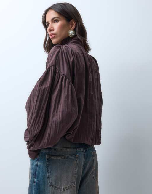 ASOS DESIGN topp med volangdetalj och knappslå i brun, 3 av 4