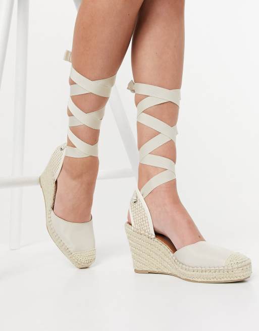 ASOS DESIGN - Tori - Espadrilles met strikbanden en sleehak in naturel