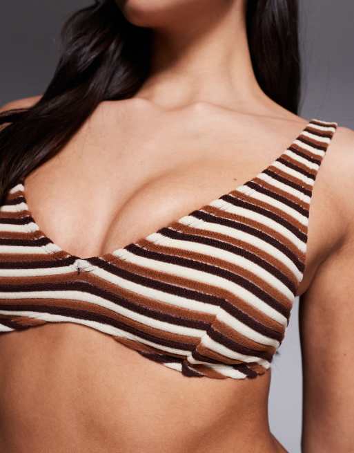 ASOS DESIGN Tori top de bikini de rizo con escote pronunciado en rayas caramelo, 4 de 4