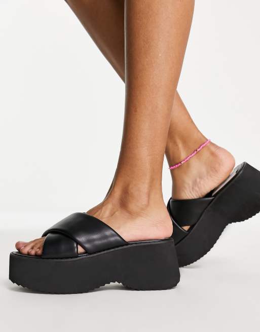 ASOS DESIGN - Tornado - Sorte forede flatform-sandaler med krydsende remme 