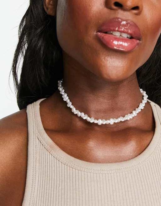 ASOS DESIGN - Torque choker-ketting met imitatieparels in wit