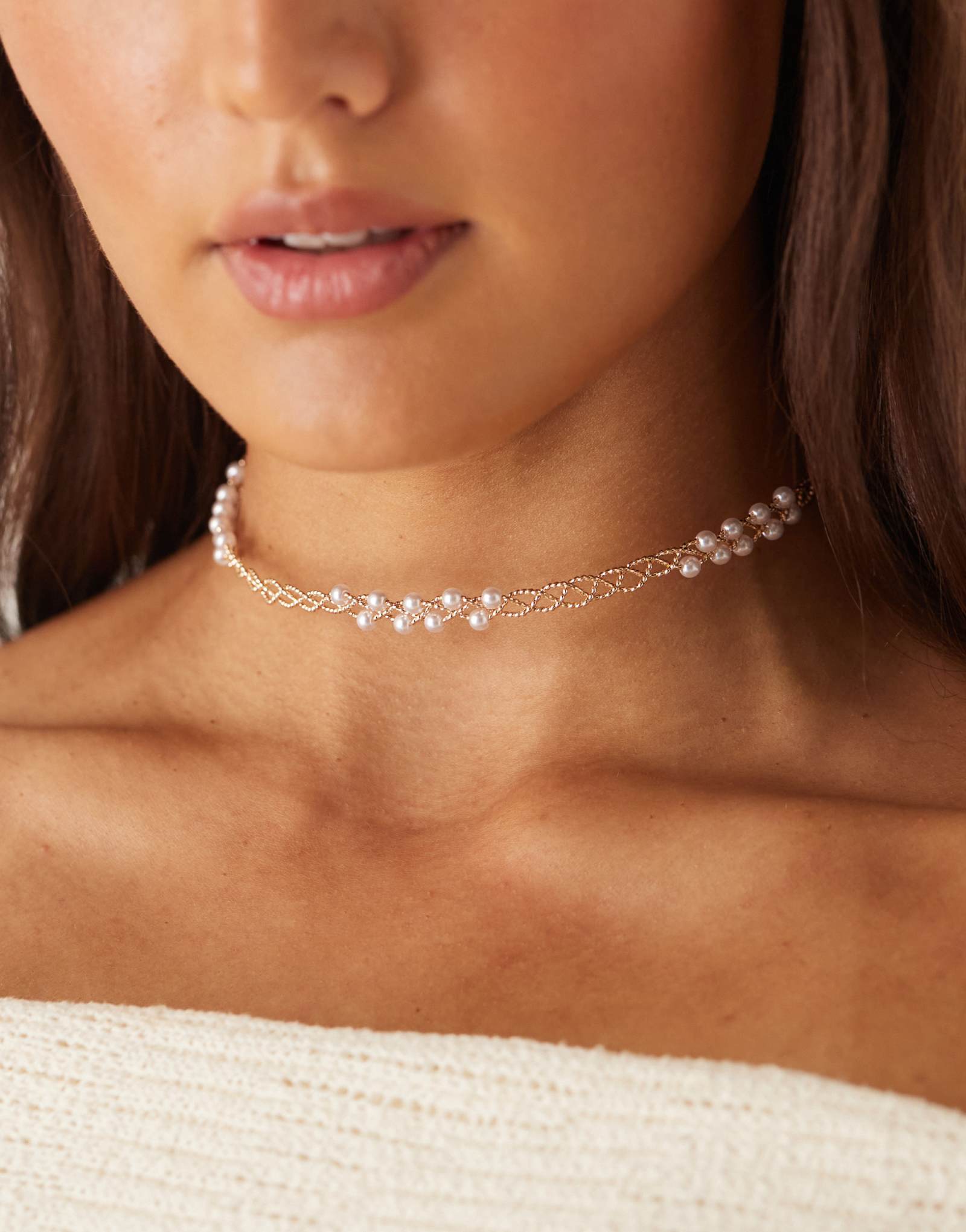 Колье-чокер ASOS DESIGN torque с искусственным жемчугом золотого оттенка