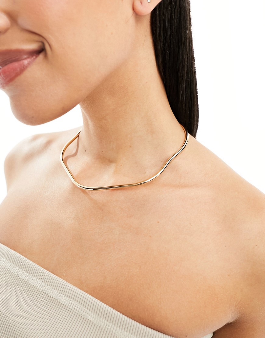 ASOS DESIGN torque choker with wave in gold tone