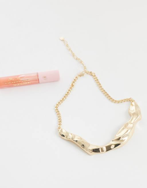 ASOS DESIGN - Torque - Collarino dorato con design effetto metallo fuso, 2 di 4