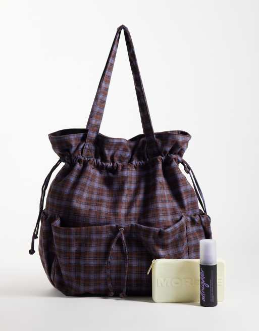 ASOS DESIGN tote tas met gerimpeld vak in paars en blauw ruitje, 2 van 4