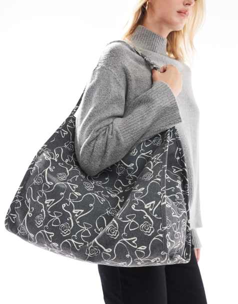 ASOS DESIGN – Toteväska i kanvas med tubformade handtag och klottrat hjärt- och rosettmönster - view 1