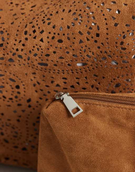 ASOS DESIGN toteväska i mockaimitation med utskurna detaljer och innerpåse i tan, 3 av 4