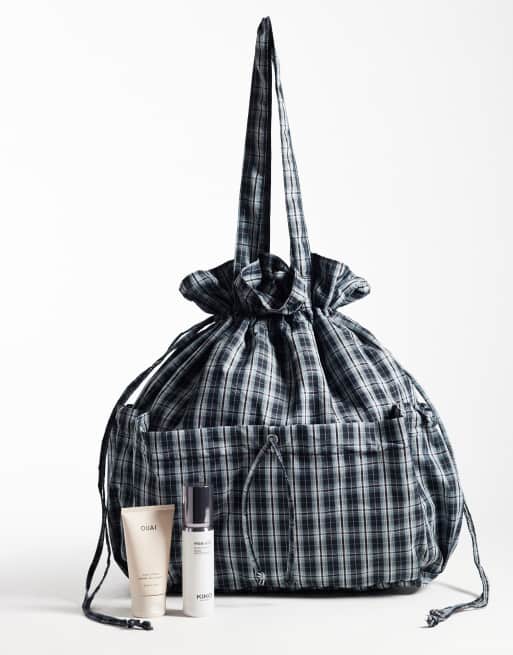 ASOS DESIGN toteväska med rynkad ficka i rutigt tryck, 2 av 4